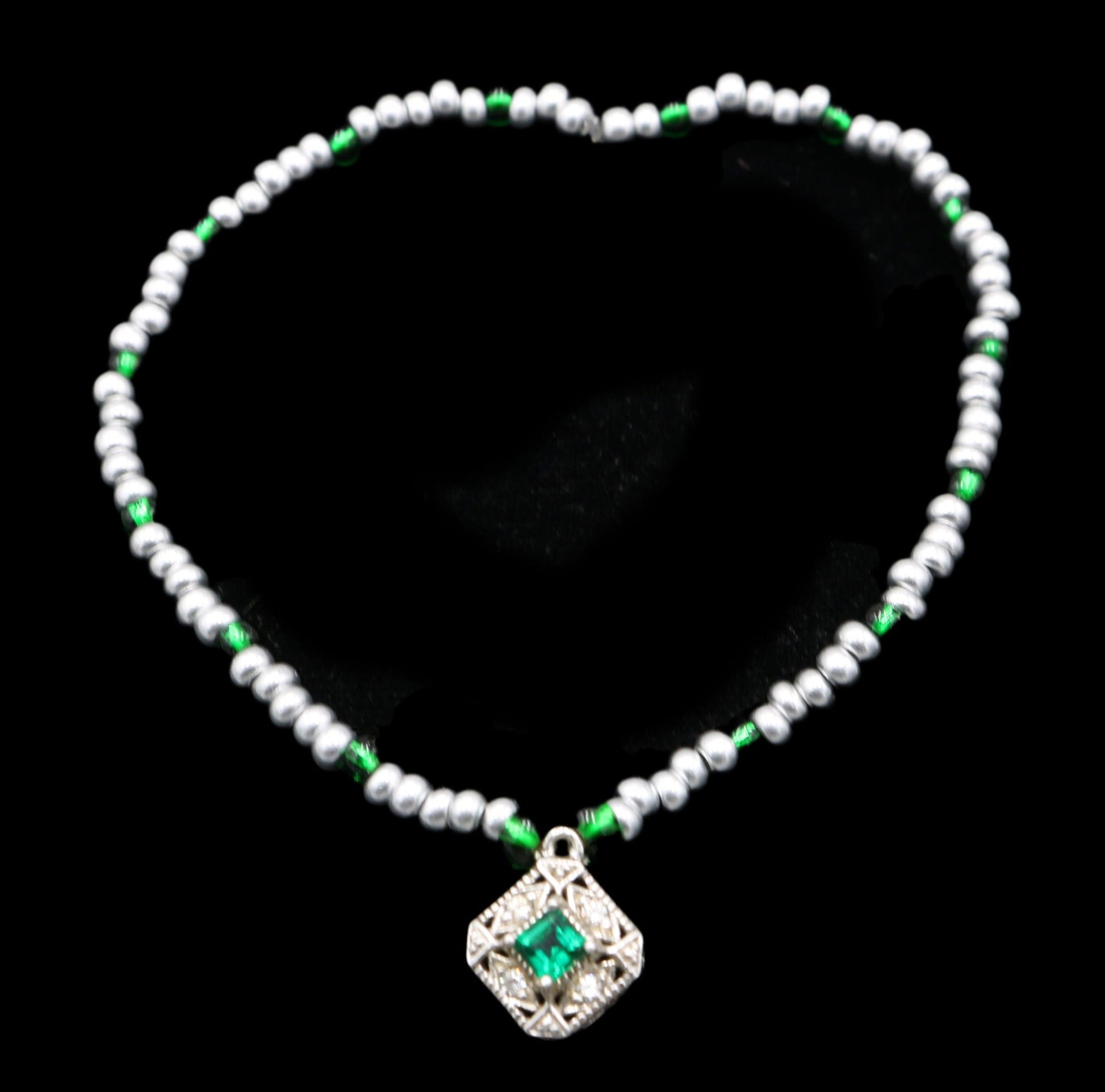 Get Down on This Abby Edwardian Style Emerald Green / Silver Toned Charm - Silver and Green Bracelet - Monkeysmojo