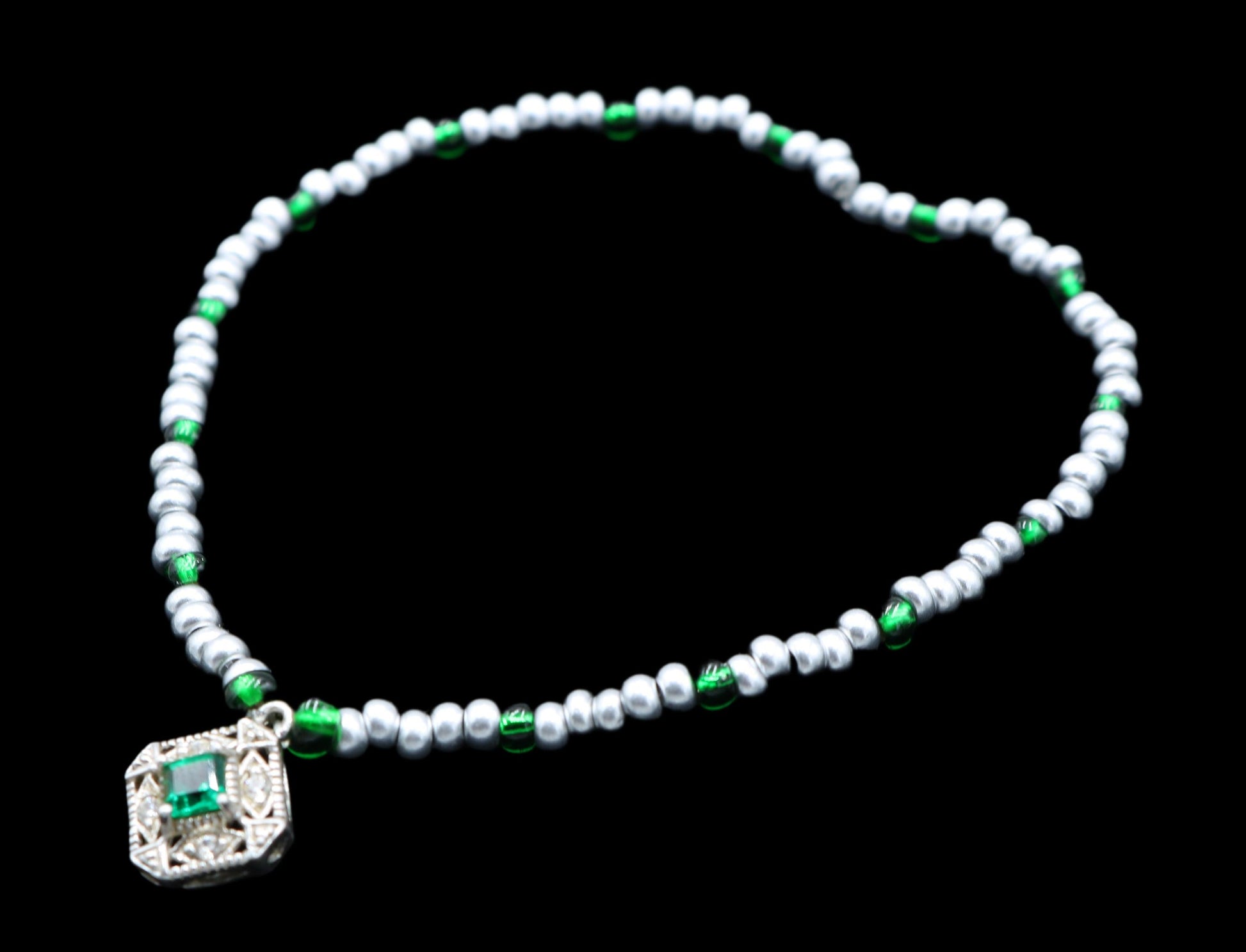 Get Down on This Abby Edwardian Style Emerald Green / Silver Toned Charm - Silver and Green Bracelet - Monkeysmojo